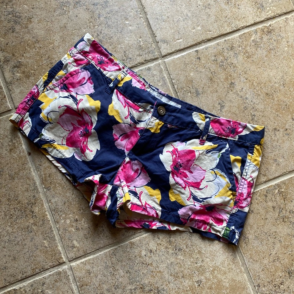 Aeropostale - Lady blue & floral pattern short shorts, Size: 9/10